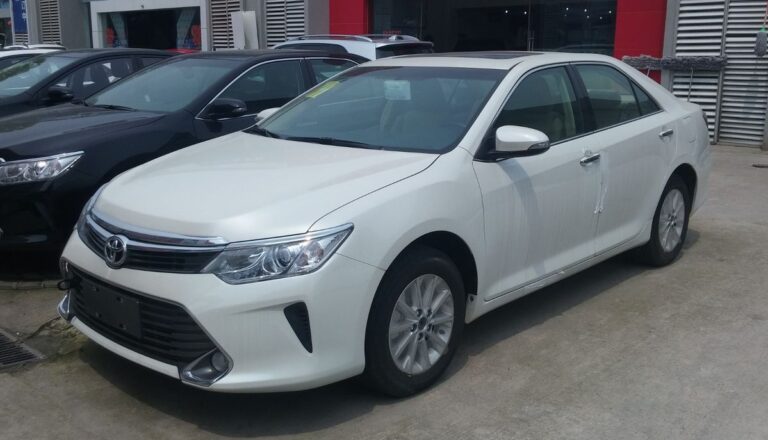 Neatly used Toyota Camry 2015